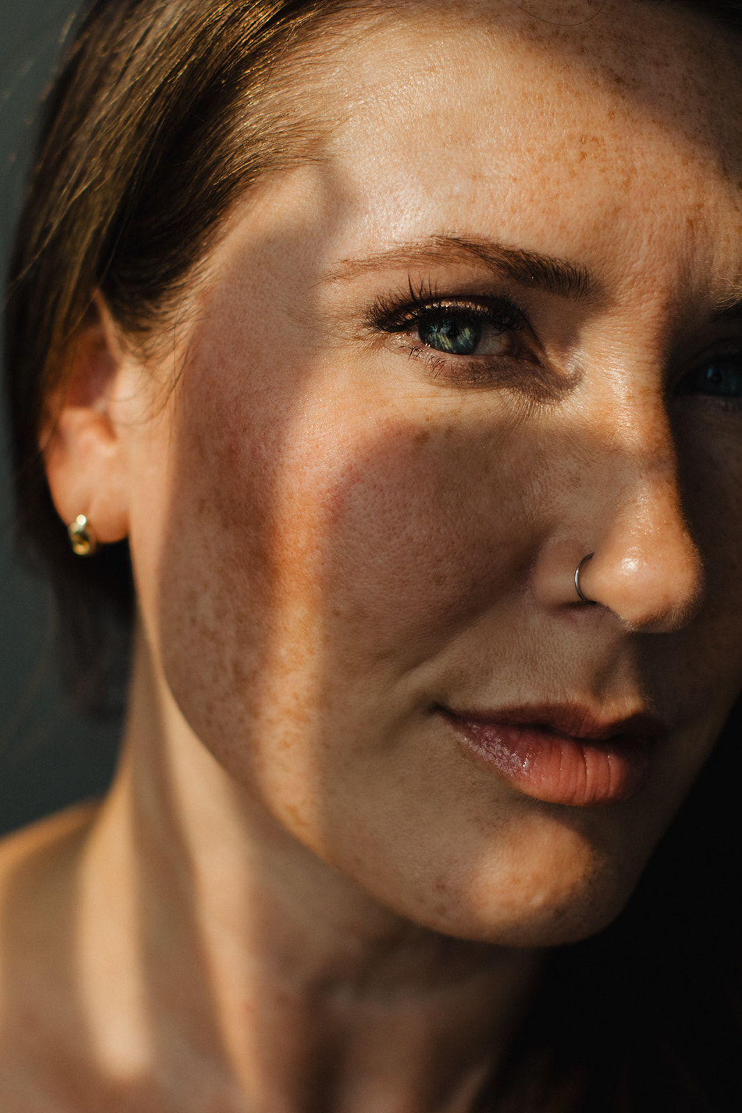 ONYX Beauty Lab | Beyond UV: Why Your Sunscreen Should Also Block Visible Light Girl in light